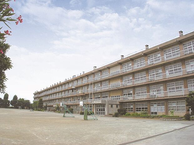 福原小学校(約1,600m)