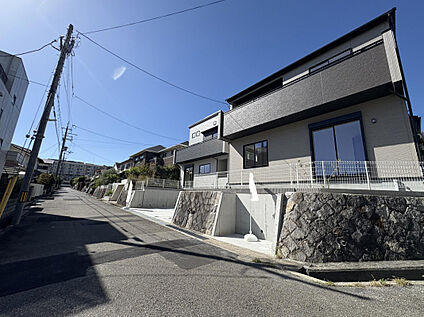 【前面道路含む現地写真】