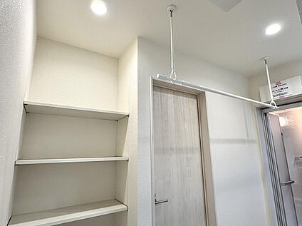 【2号棟　洗面所　室内物干し】