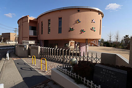 雲雀丘学園中山台幼稚園 319m