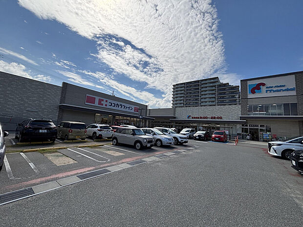 万代・ココカラファイン仁川店（約597m）