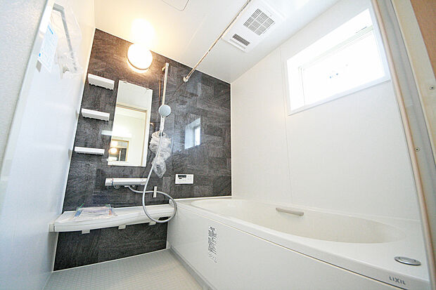 【施工例】センターパネルのカラーや半身浴が出来る浴槽なども選べます。