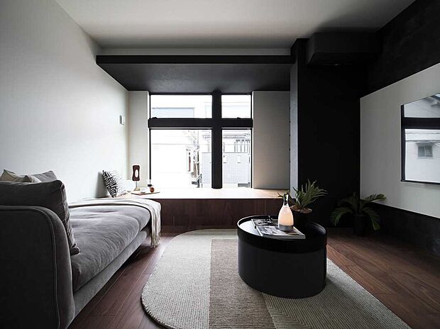 【リビング・ヌック】空間のメリハリをつけ、連続性は残すリビングのヌック、くつろいだり、ベンチにもなる特別な空間。