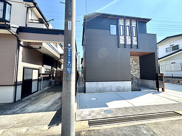 1号棟前面道路含む現地写真　