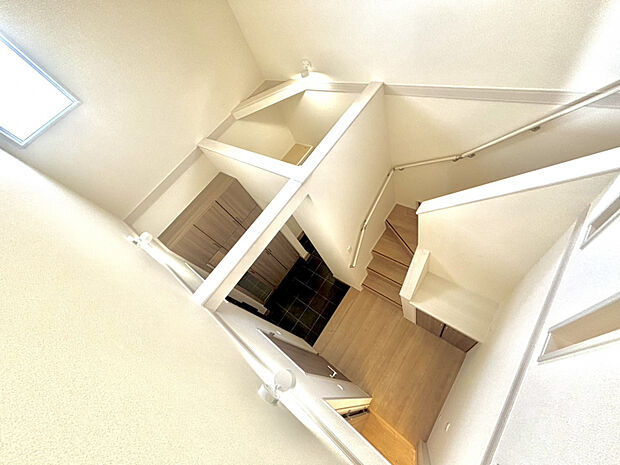 1号棟玄関吹き抜け　