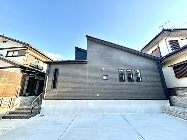 （1）号棟外観写真　