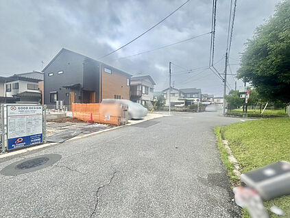 1号棟　前面道路含む現地写真