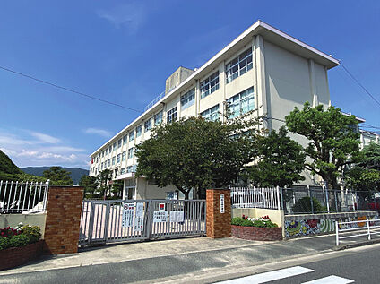 弥永西小学校 約６２０～７１０ｍ(徒歩８～９分)