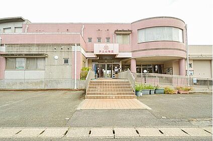 宇土市立宇土幼稚園 500m (徒歩7分)