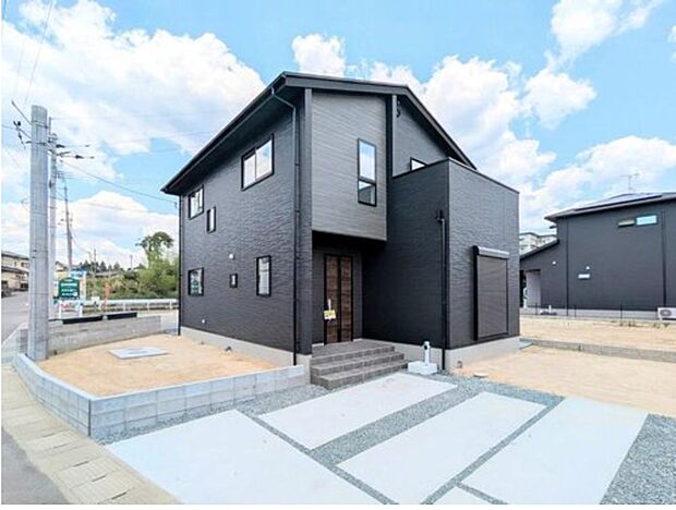 【駐車場】(14号地)日当たり・風通しの良さが魅力の住まい。すっきりと整備された2台分のカースペースは、普通車もラクラク駐車可能です。