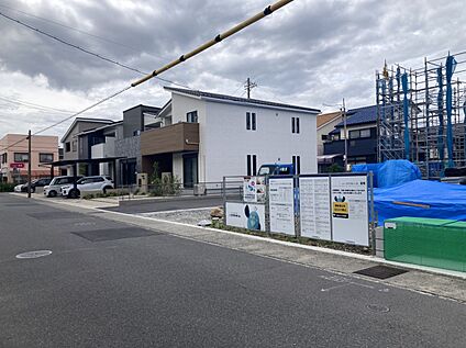 【前面道路含む現地写真】