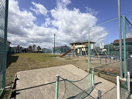 加古穂ちびっ子広場 約300m(徒歩約4分　自転車約2分)