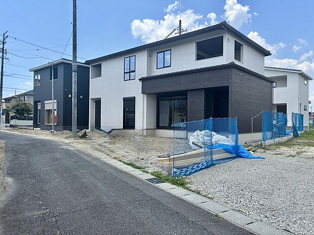 【【現地写真】】現在建築中です。完成に向けて順調に工事が進んでいます。