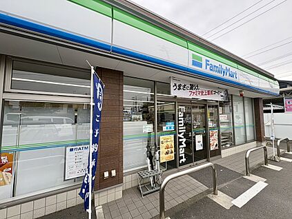ファミリーマート 徳重・名古屋芸大駅西店 約350m(徒歩約5分　自転車約2分)