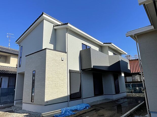 【B棟 外観】
現在完成に向けて工事中です。いち早くご覧になりませんか?完成時期などのご説明も致しますので是非お問い合わせ下さい。