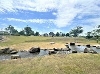 清流平和公園 約340m(徒歩約5分　自転車約2分)