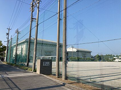 北学園(小中一貫校) 約910m(徒歩約12分)