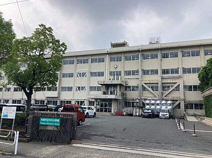 中川小学校 約720m(徒歩約9分)