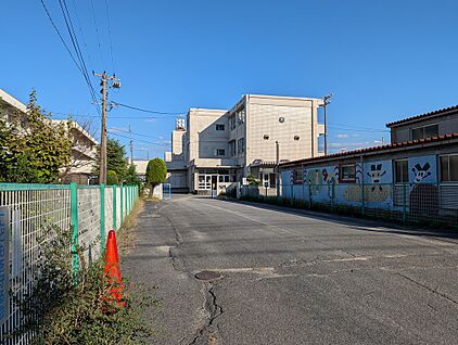 東小学校 約1,090m(徒歩約14分)