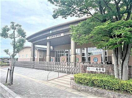 南学園 (小中一貫校) 約440m(徒歩約6分)