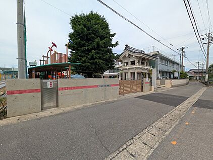 はなぞの幼稚園 約150m(徒歩約2分　自転車約1分)