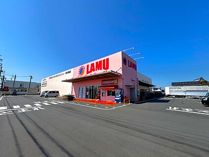 ラ・ムー 三重川越店 約900m(徒歩約12分　自転車約4分)