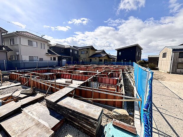 【【現地写真】】巨海児童遊園が徒歩約9分、自転車約3分(約650m)の距離があり、お子様と一緒に気軽にお出かけできます。のびのびと子育てができる環境です。