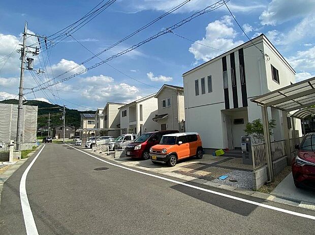 【現地(2022年07月)撮影】大津市の西南エリア、瀬田川の流れる自然豊かな「大石東」に、
全61区画のビッグタウンが誕生します。