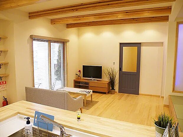 【【施工例】リビング】和やかで洗練された空間の演出。