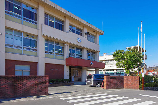 広島市立高陽中学校（約402m）