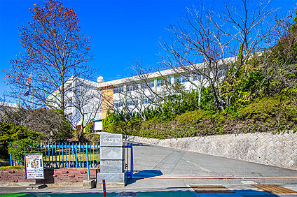 熊野町立熊野中学校 1100ｍ(徒歩14分)