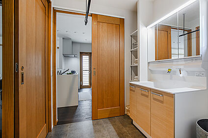 洗面室｜室内物干しでちょっと乾かすのにちょうど良い◎