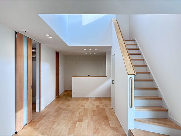 【サニーガーデン福間駅南3工区 22号地】【22号地】
20帖のLDKはゆったり広々で家族団らんの中心となる開放的な空間です。