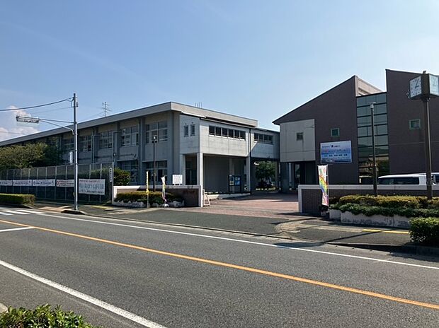 津屋崎中学校(約700m)