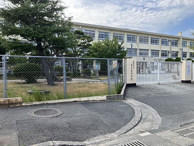 福岡市立多々良中学校(約1,232m)