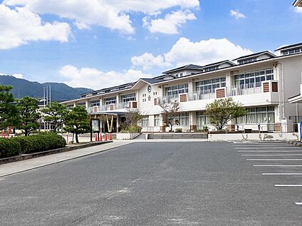 基山小学校 800ｍ(徒歩約10分)