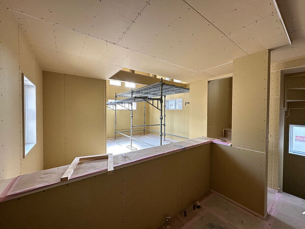 2号棟キッチン　対面式キッチンのためお料理中もリビングの様子が見えて安心！