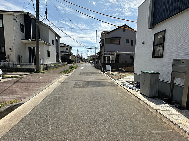【【現地写真:3号棟建設予定地】※2026年1月上旬撮影】3号棟は2階リビングで水回りの家事動線良好!勾配天井採用のリビングのため平米数以上の開放感を感じられます!