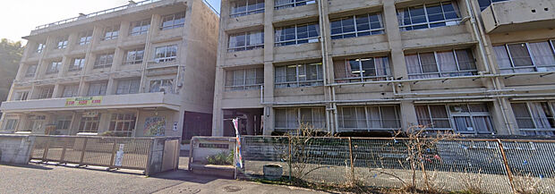 厚木市立毛利台小学校（約650m）