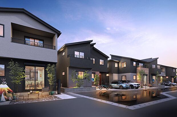 ゲートを抜けると迎えてくれるのは、あかりが灯り始めるクルドサックを中心とした街並み。一日の賑わいがゆるやかにほどけ、穏やかな夕暮れの時間が広がっていきます。（街並完成予想図）