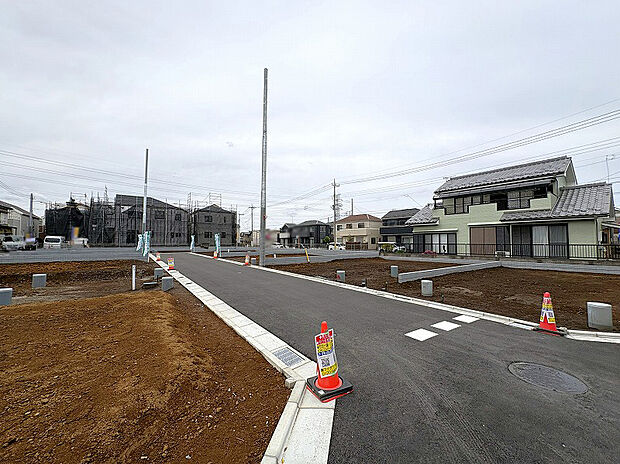 【【現地土地写真】】小中学校まで徒歩15分以内なのでお子様の登下校も安心。