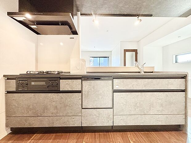 毎日使うキッチンだから、使いやすさ&お手入れのしやすさにこだわりました。