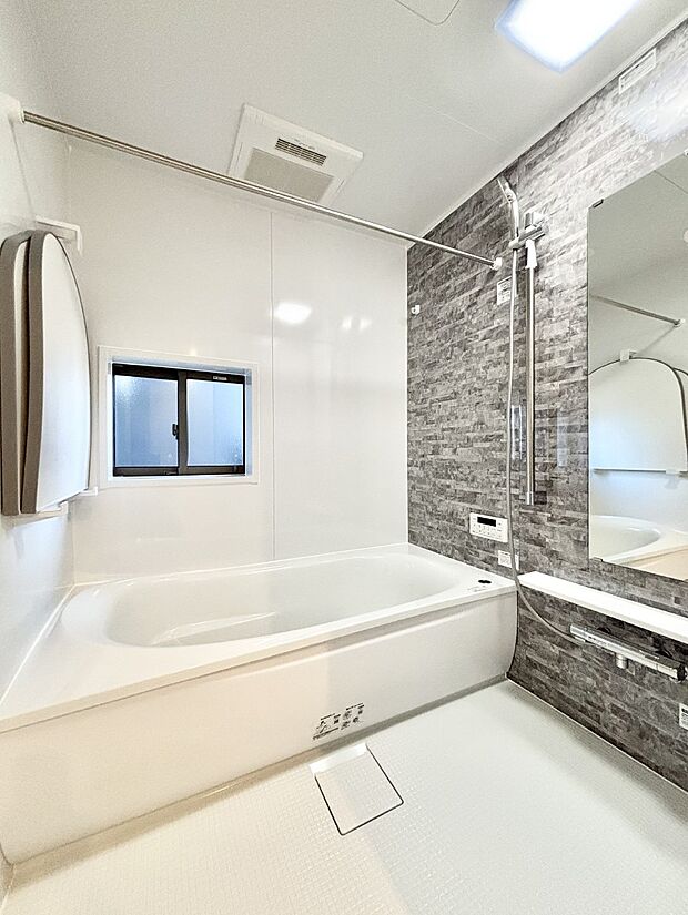 落ち着いた雰囲気でゆっくりお寛ぎいただけるバスルーム