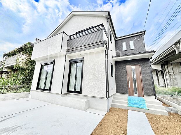 洗練された外観、上質な住空間が広がる室内は永く安心して過ごせる住居です。