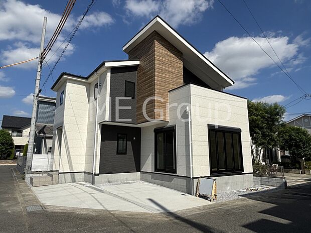 陽光と開放感に恵まれた角地を活かした住まい。ゆとりが笑顔を生む心地よい生活!