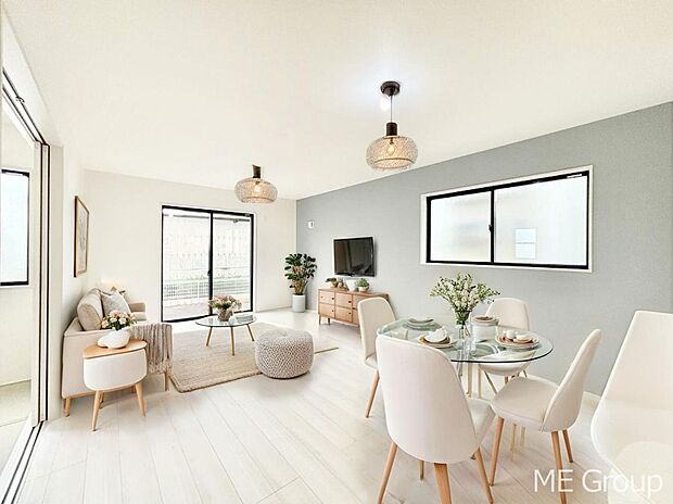 ご家族の賑やかな話し声で包まれる明るいリビング  ※家具はCGです