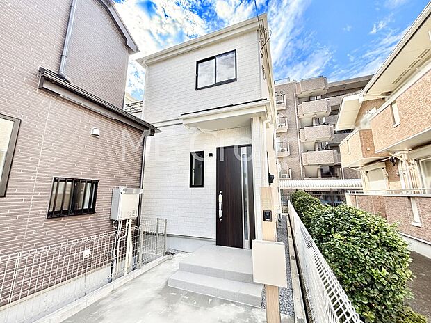 洗練された外観、上質な住空間が広がる室内は永く安心して過ごせる住居です。