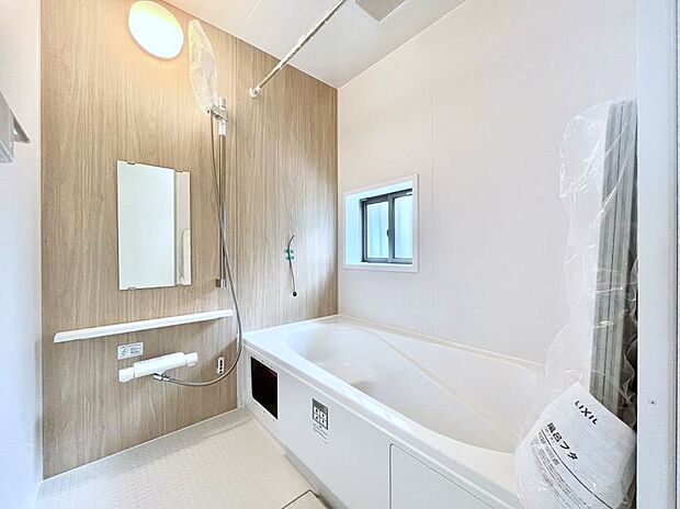 浴室乾燥機付きのバスルームでいつでも快適なバスタイムが楽しめます！