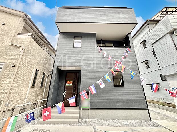 洗練された外観、上質な住空間が広がる室内は永く安心して過ごせる住居です。  