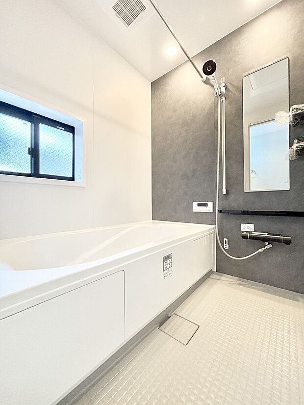 落ち着いた雰囲気でゆっくりお寛ぎいただけるバスルーム